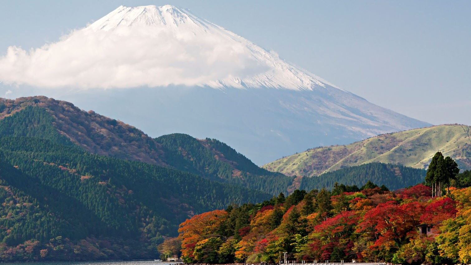 El Parque Nacional de Fuji-Hakone-Izu, situado en la región de Kanto, es uno de los destinos más emblemáticos de Japón